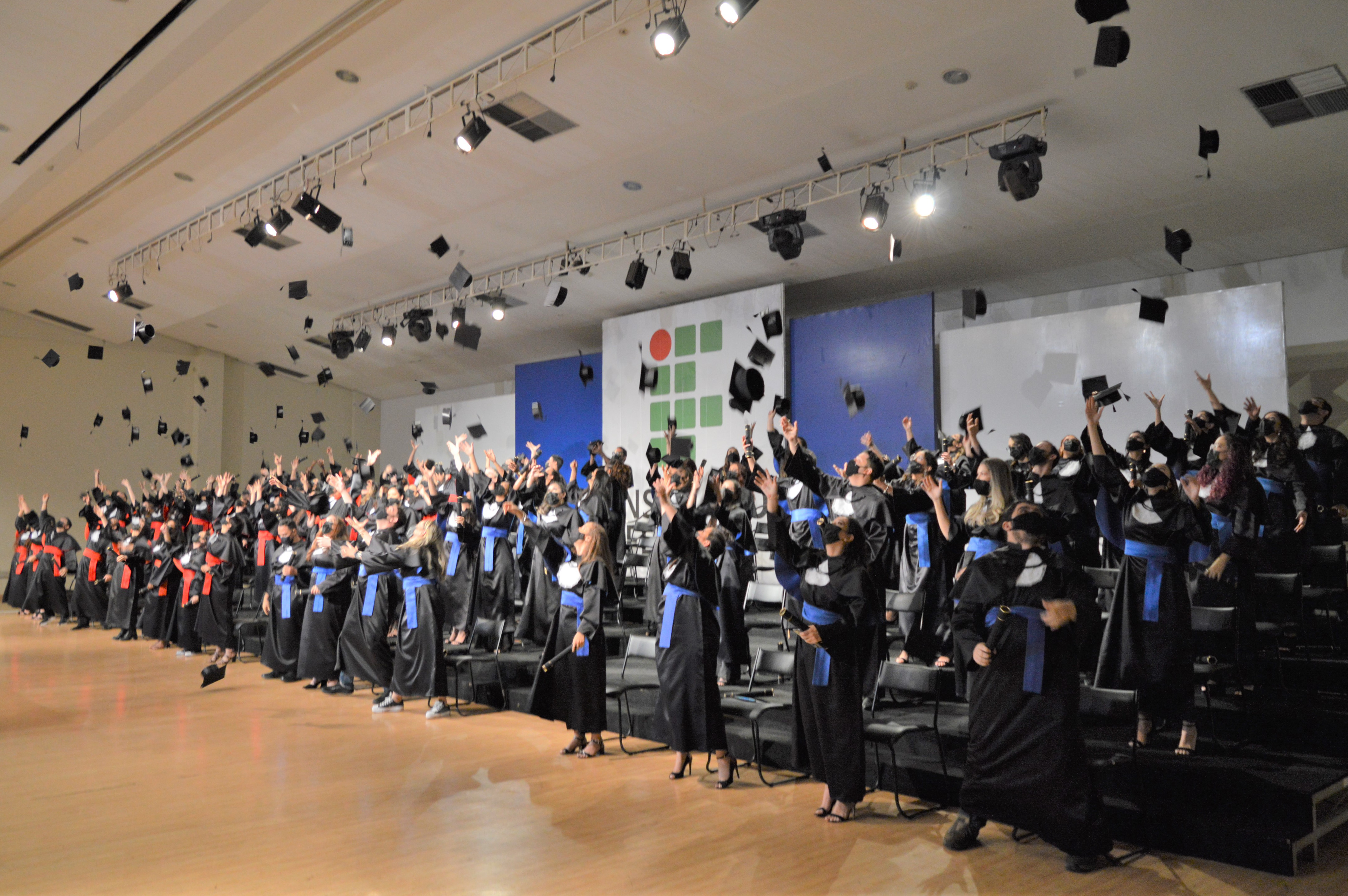 Evento contou com a presença de 87 egressos que não tiveram oportunidade de participar de solenidade, já que as cerimônias de colação de grau estavam suspensas por conta da pandemia